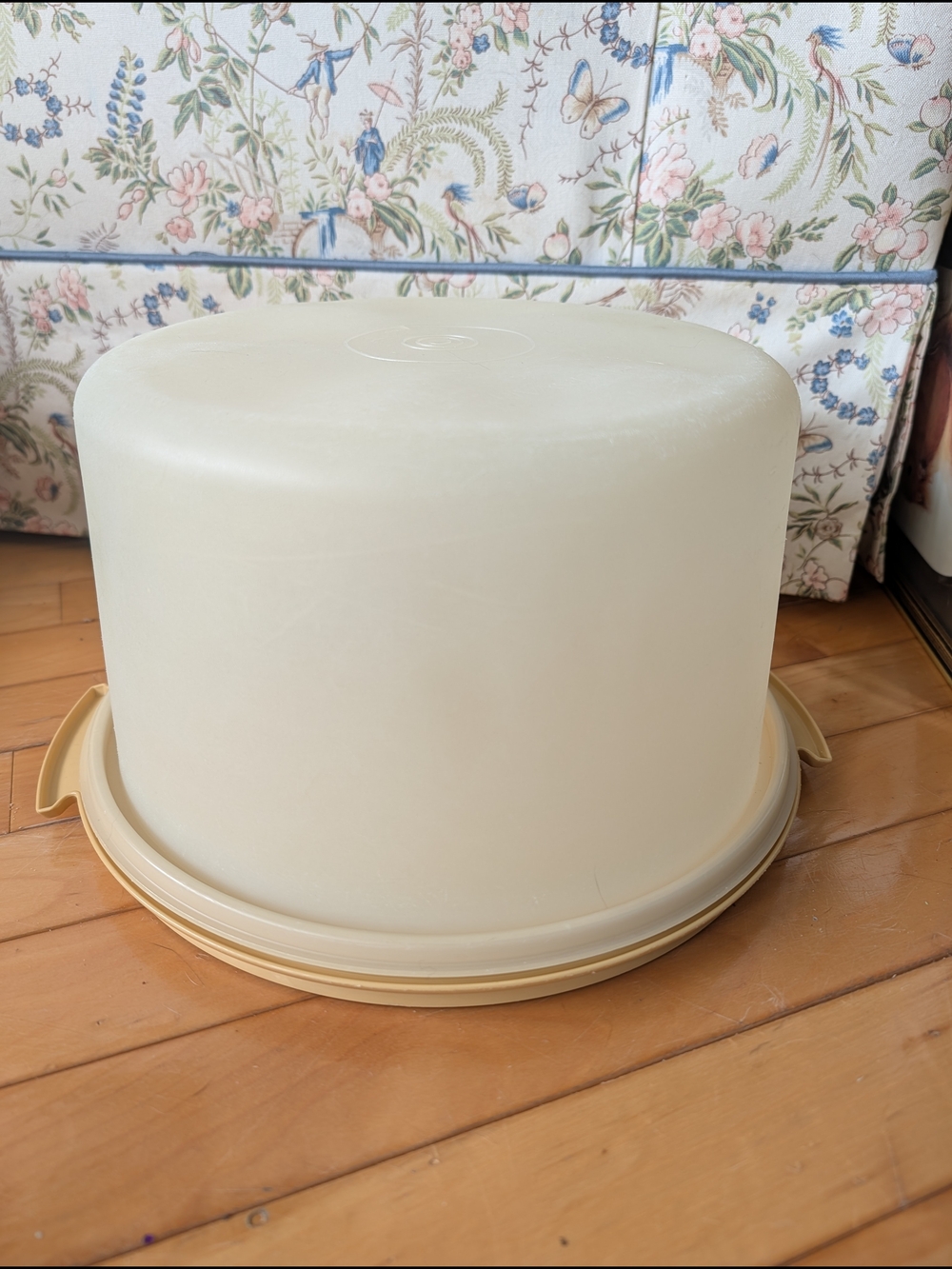 Vtg Tupperware Cake Carrier